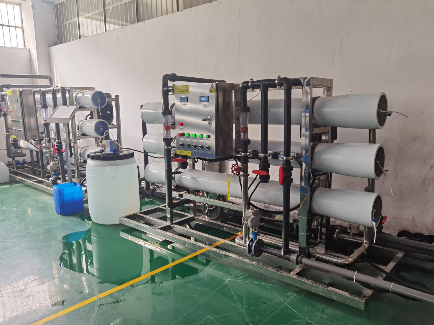 Equipo industrial de desalación de agua de mar por RO y sistema de tratamiento de agua RO para proyectos de 1T, 2T, 3T, 5T y mayores