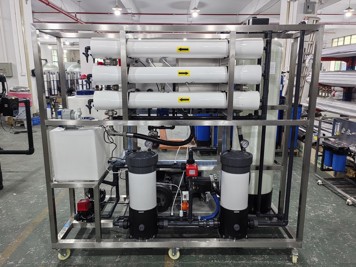 Equipo industrial de desalación de agua de mar por RO y sistema de tratamiento de agua RO para proyectos de 1T, 2T, 3T, 5T y mayores