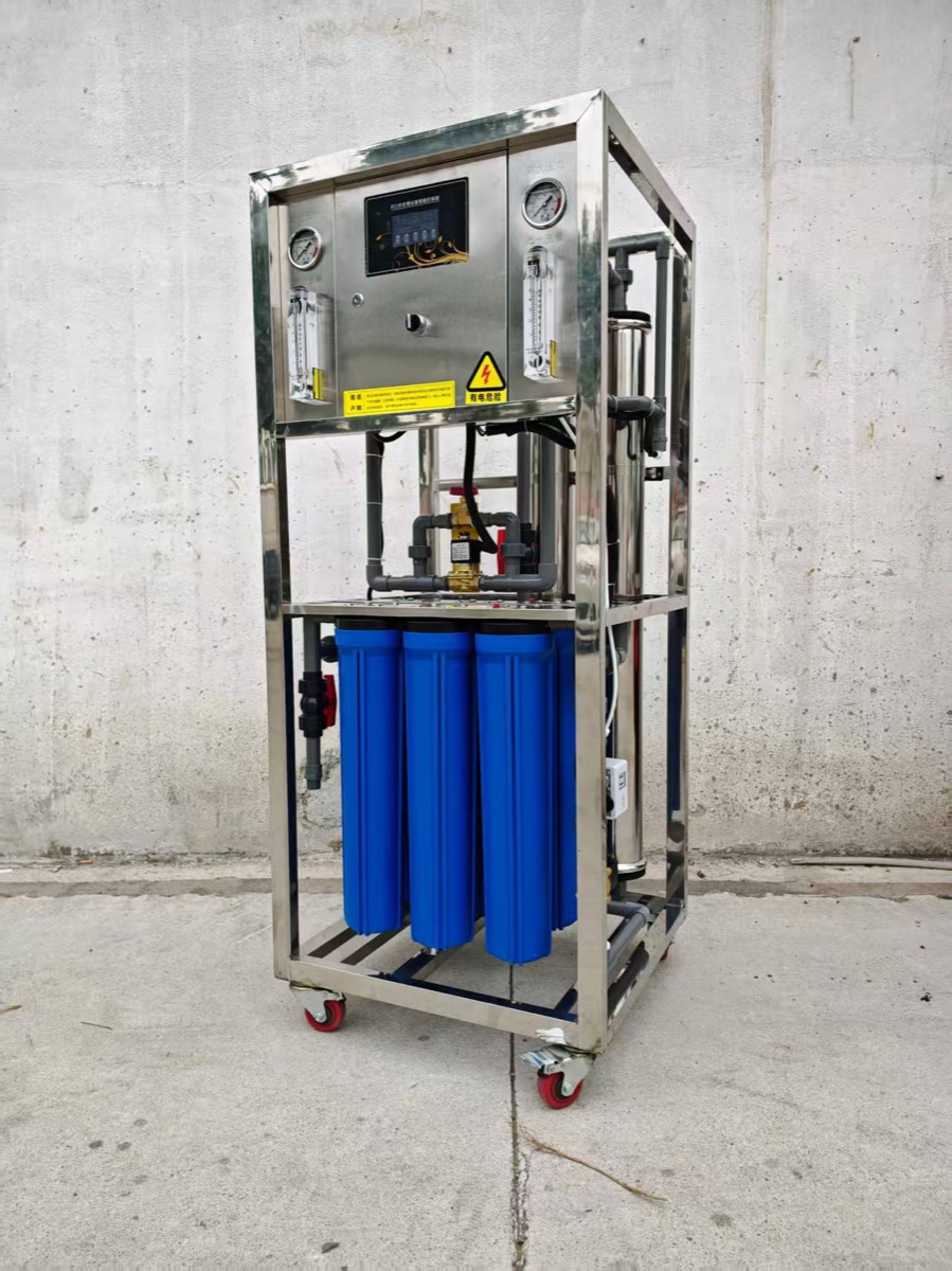 Industrielle RO-Meerwasserentsalzungsanlage und RO-Wasseraufbereitungssystem für Projekte mit 1T, 2T, 3T, 5T und größerer Kapazität